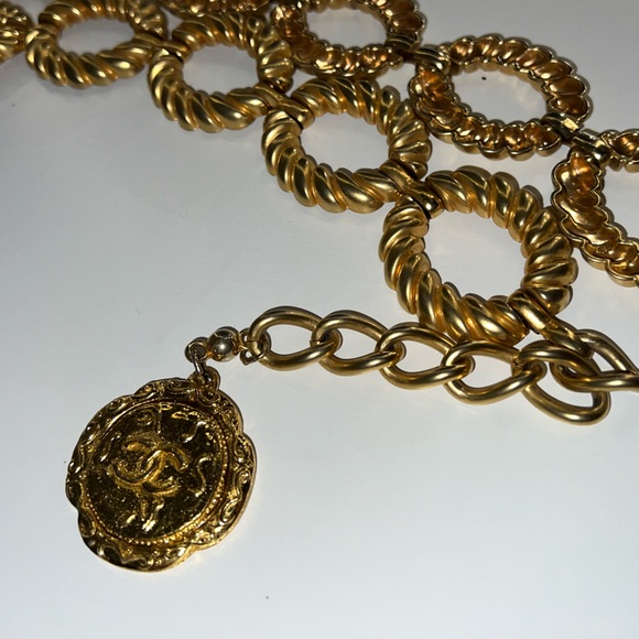 CHANEL 1980s Textured Medallion Logo Belt – Rare Collector’s Piece - Picture 12 of 13